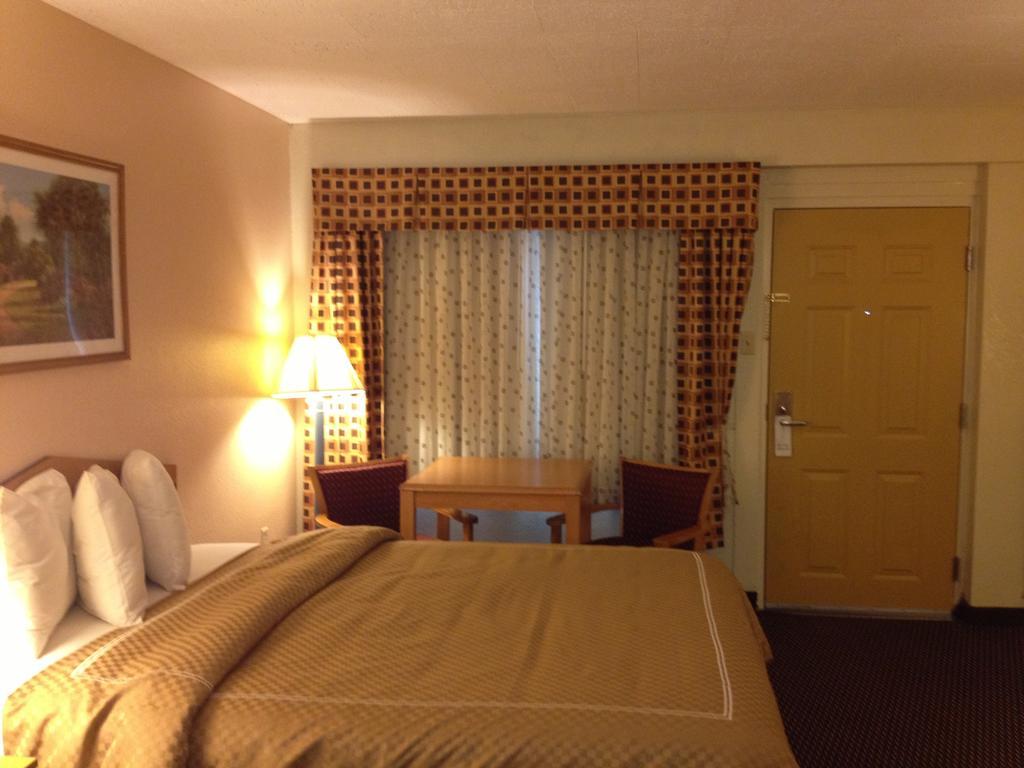 Virginia Inn Lawrence Luaran gambar