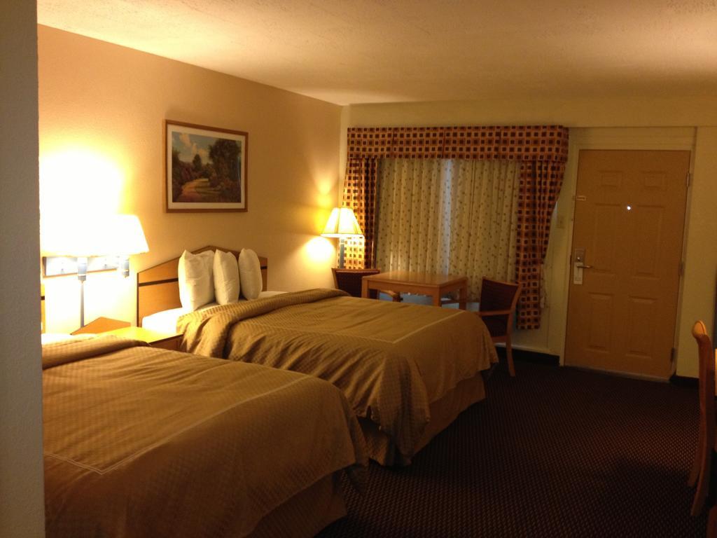 Virginia Inn Lawrence Luaran gambar